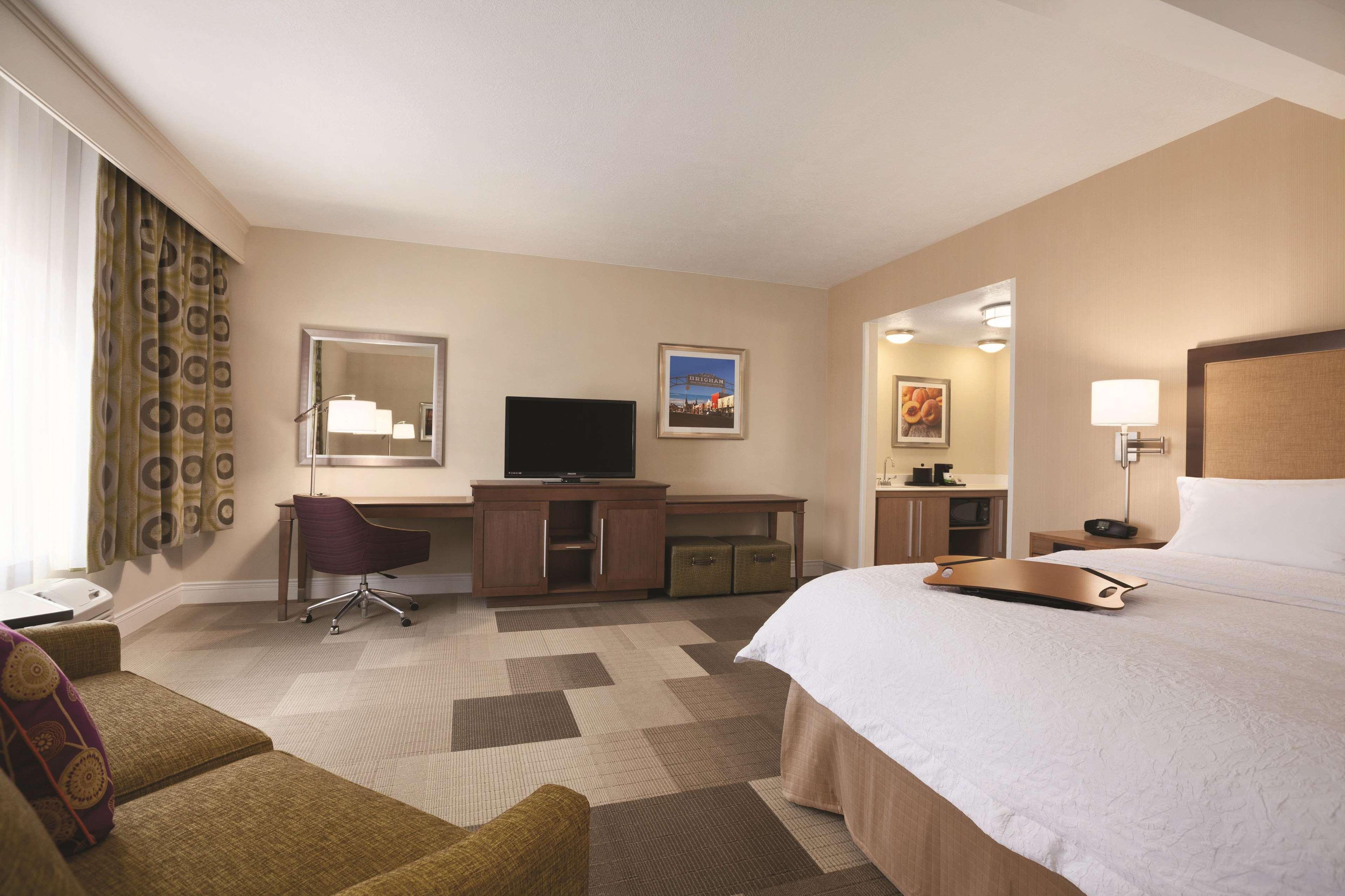 Hampton Inn Бріґем-Сіті Екстер'єр фото
