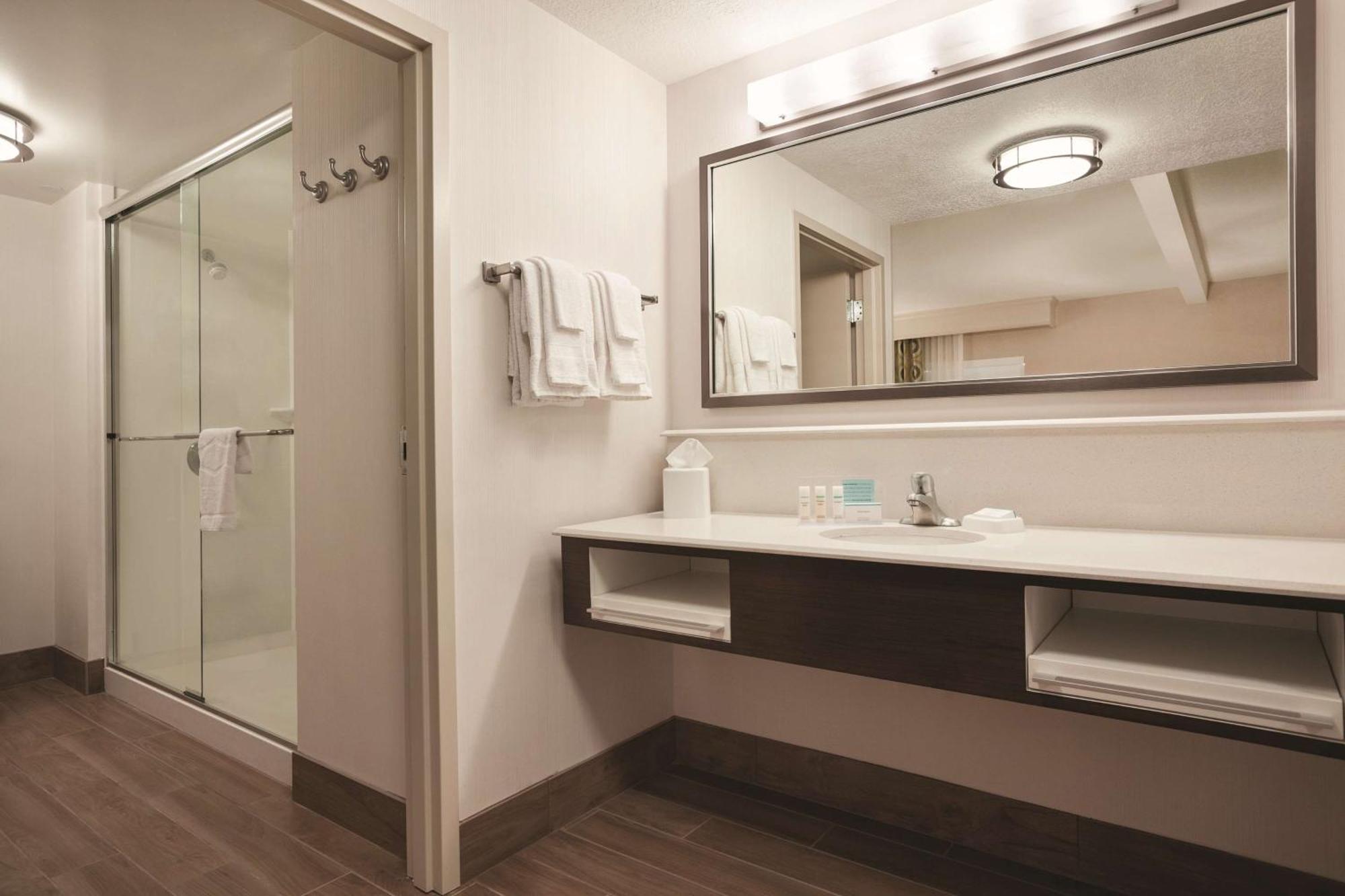 Hampton Inn Бріґем-Сіті Екстер'єр фото
