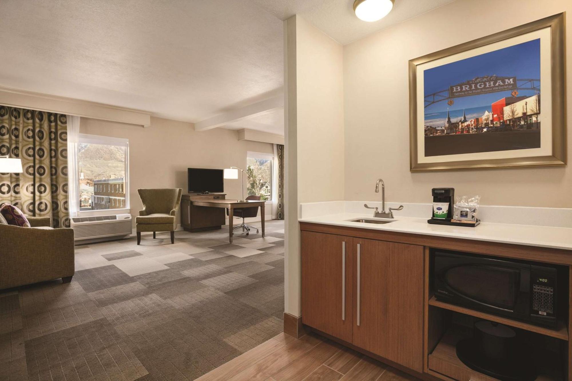 Hampton Inn Бріґем-Сіті Екстер'єр фото