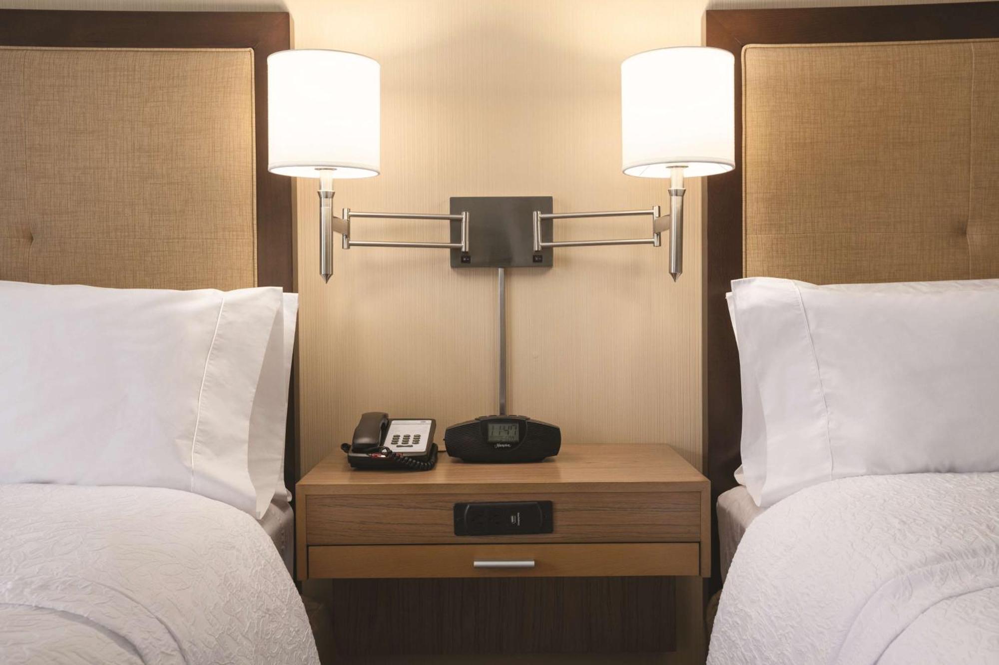 Hampton Inn Бріґем-Сіті Екстер'єр фото